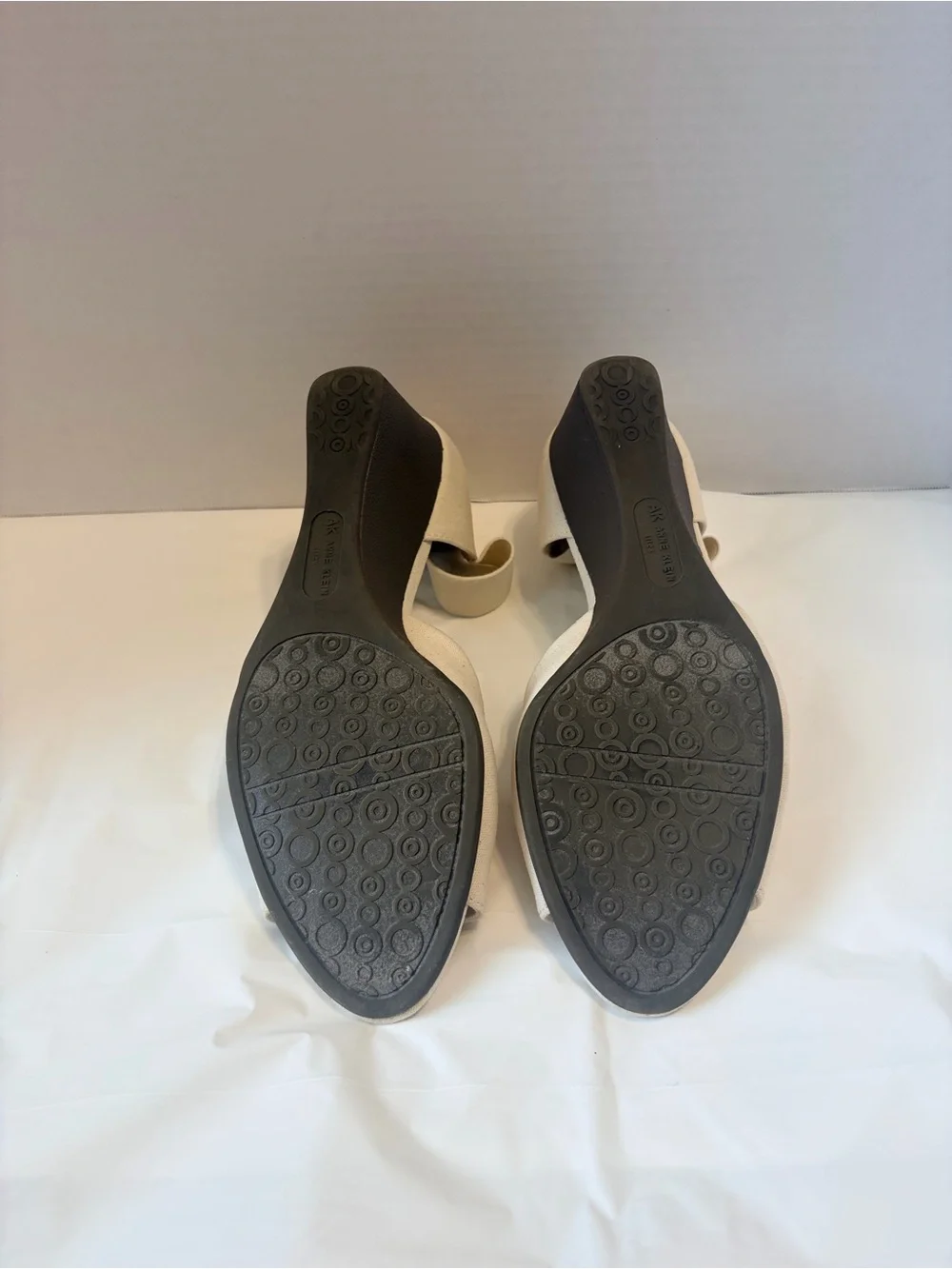 Anne Klein iFlex Tatiana Women's Cream Wedge Sandal 7.5